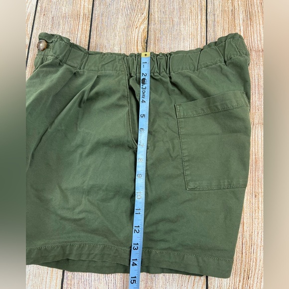 Women’s Loft Green Shorts Medium - Picture 3 of 6